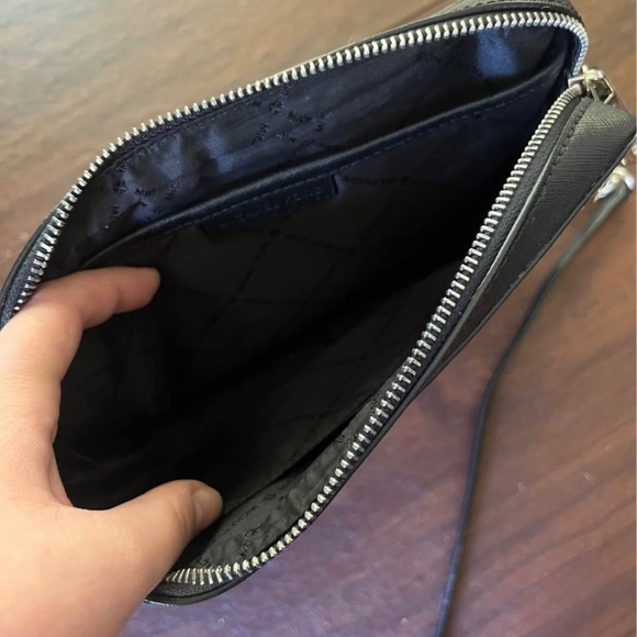 Michael Kors Crossbody - Picture 3 of 3